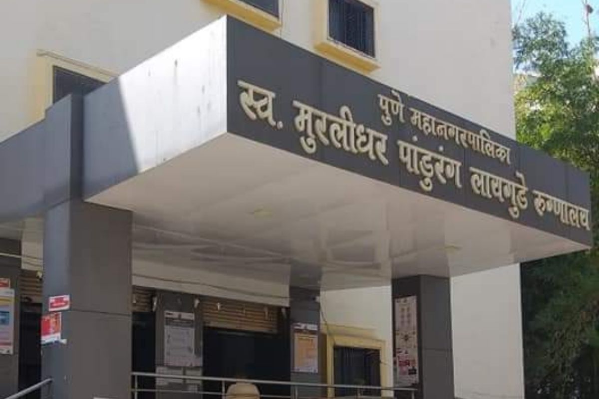 कोरोनातून वाचली मात्र लेकानेच सोडला हात, पुण्यातील आजीची वेदनादायी कहाणी