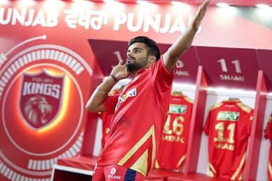 IPL 2021 : नवी जर्सी लॉन्च केल्यानंतर पंजाब किंग्स ट्रोल, कॉपी केल्याचा आरोप
