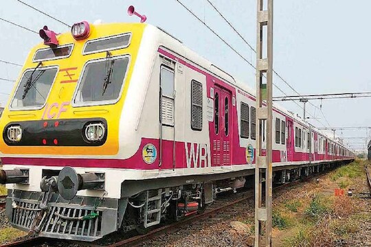 मास्क न घालणाऱ्यांवर रेल्वेची मोठी कारवाई, आतापर्यंत एवढा दंड वसूल