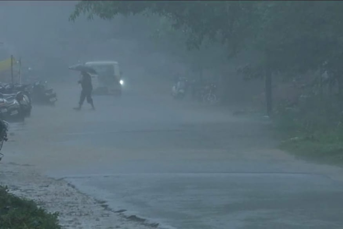 IMD Weather Alert: 4 जिल्ह्यांसाठी पुढचे 3 तास धोक्याचे! वादळी पावसाबरोबर पडणार मोठ्या गारा