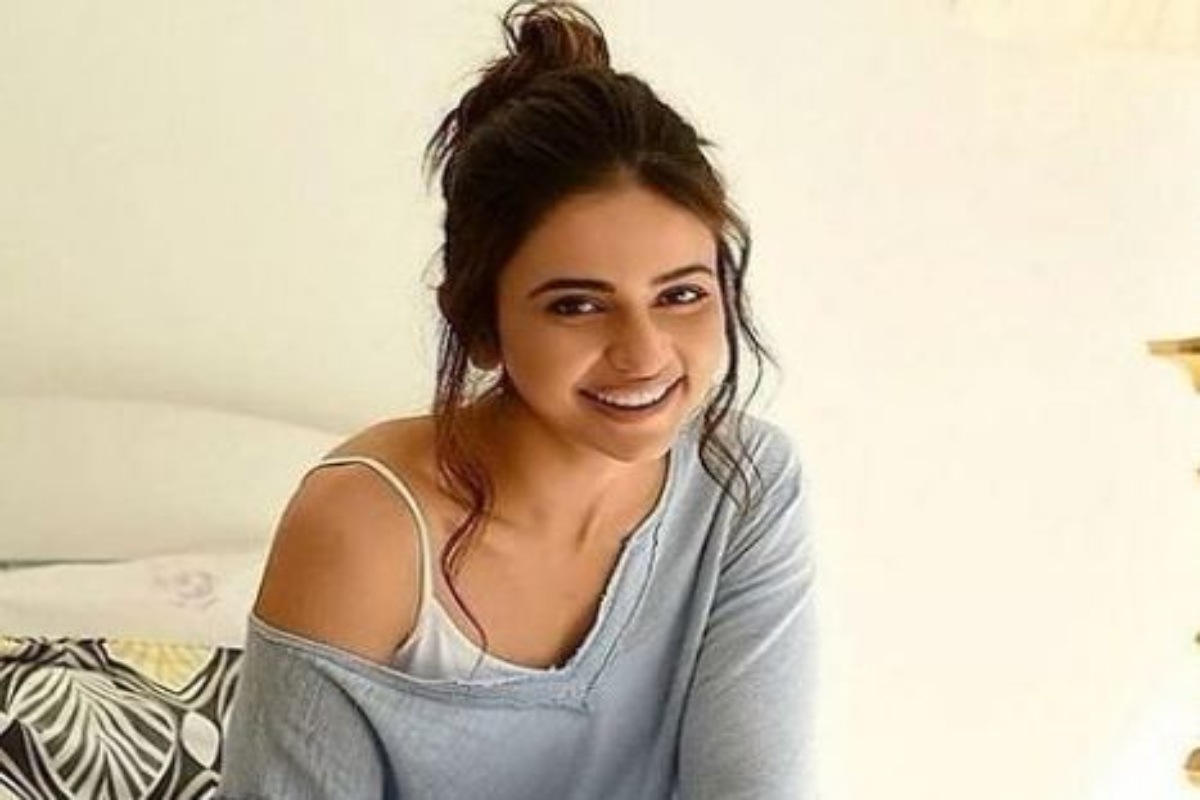 पोज देतानाच ड्रेसनं केली रकुल प्रीत सिंगची फजिती, Oops Moment कॅमेऱ्यात कैद