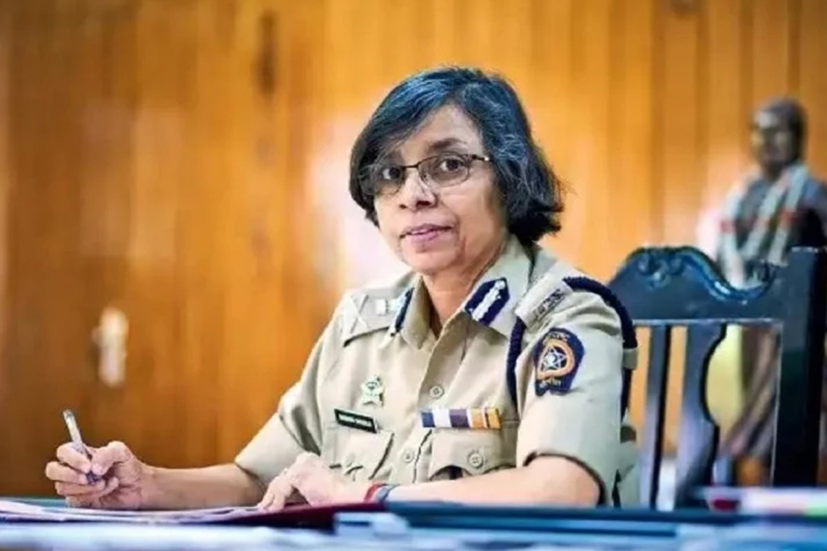 BREAKING NEWS : रश्मी शुक्लांनी फोन टॅप करण्यासाठी घेतली होती परवानगी, पण...