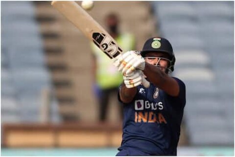 इंग्लंडचा माजी कॅप्टन मायकल वॉन  (Michael Vaughan) देखील भारताचा विकेटकिपर - बॅट्समन ऋषभ पंतचा (Rishabh Pant) फॅन झाला आहे.