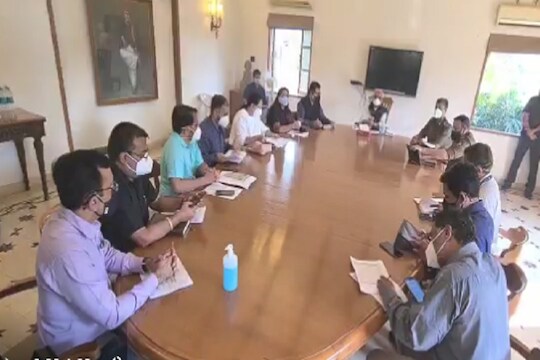 नाशिकमध्ये आयोजित अखिल भारतीय मराठी साहित्य संमेलन रद्द होणार? कोरोनामुळे नवं संकट