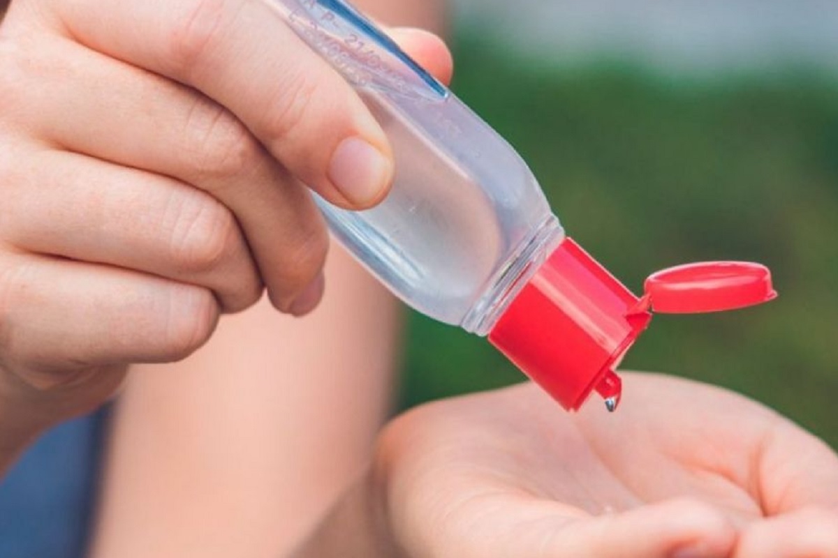 हँड सॅनिटायजर पसरवतोय कॅन्सर; आढळले धोकादायक केमिकल्स, अभ्यासातून मोठा खुलासा