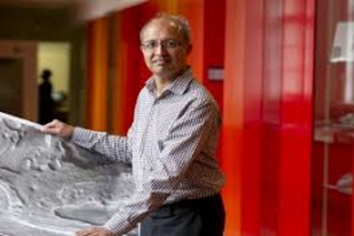 Work From Home: मंगळावरच्या रोव्हरला स्वतःच्या घरातून नियंत्रित करतोय हा भारतीय शास्त्रज्ञ...