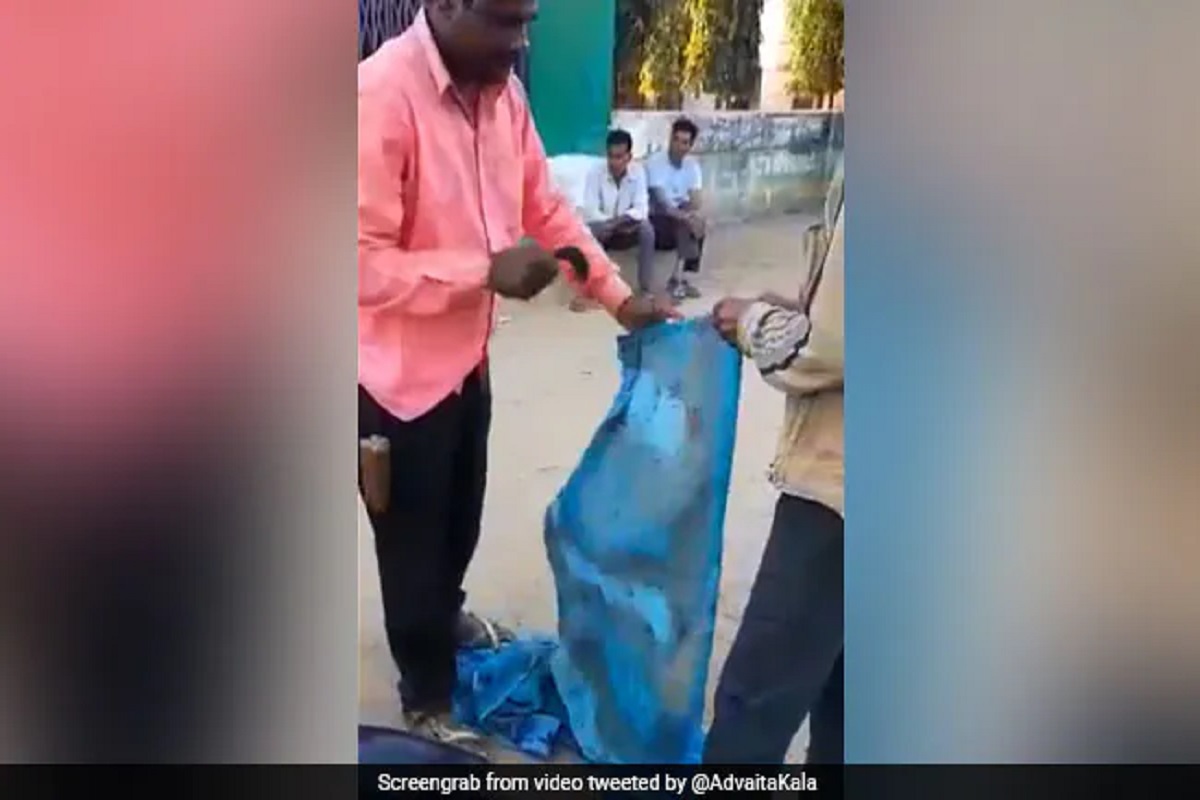 या माणसानं साडीपासून केला जुगाड; VIDEO पाहून म्हणाल काय टॅलेंट आहे!