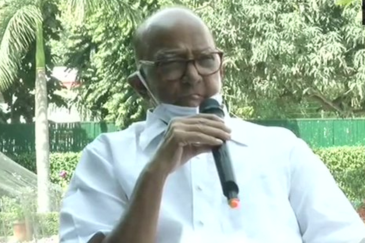 Sachin Vaze यांना पोलीस दलात घेण्याचा निर्णय परमबीर सिंग यांचाच, पवारांचा खुलासा