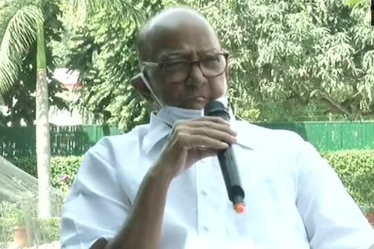 Sachin Vaze यांना पोलीस दलात घेण्याचा निर्णय परमबीर सिंग यांचाच, पवारांचा खुलासा