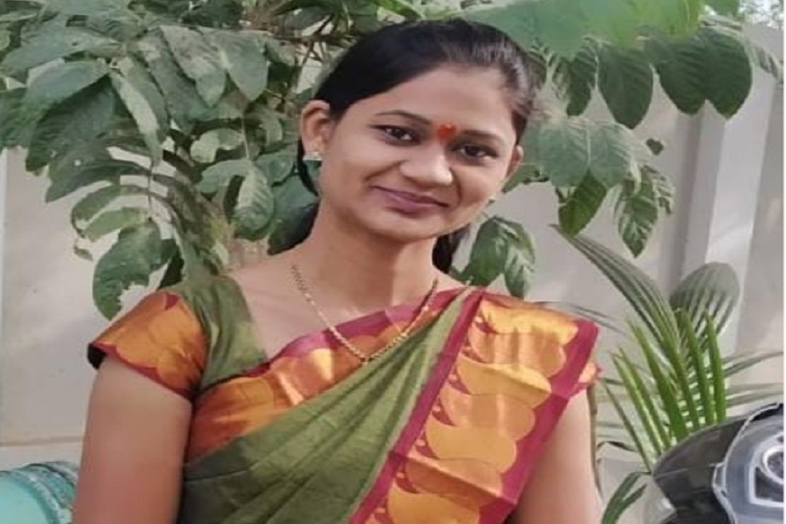 सोलापूरमध्ये महिला पोलीस कर्मचाऱ्याची आत्महत्या; वरिष्ठानेच WhatsApp मेसेज करुन जवळीक साधण्याचा आरोप