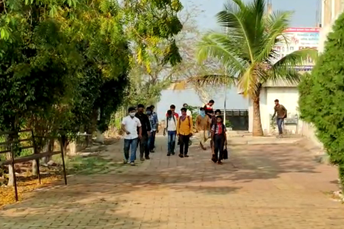 Solapur News : सोलापूरमधील पालकांसाठी महत्त्वाची बातमी, जि.प.शाळांबद्दल प्रशासनाची मोठी घोषणा