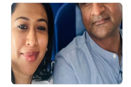 काँग्रेस प्रवक्त्याचा क्रिकेटपटूसोबत विमानाने प्रवास, बाजूला बसूनही ओळखलं नाही