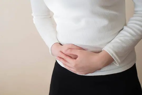 बापरे! साध्या पोटदुखीमुळे महिलेने गमावले आपले हातपाय; पोटातील वेदना हलक्यात घेऊ नका