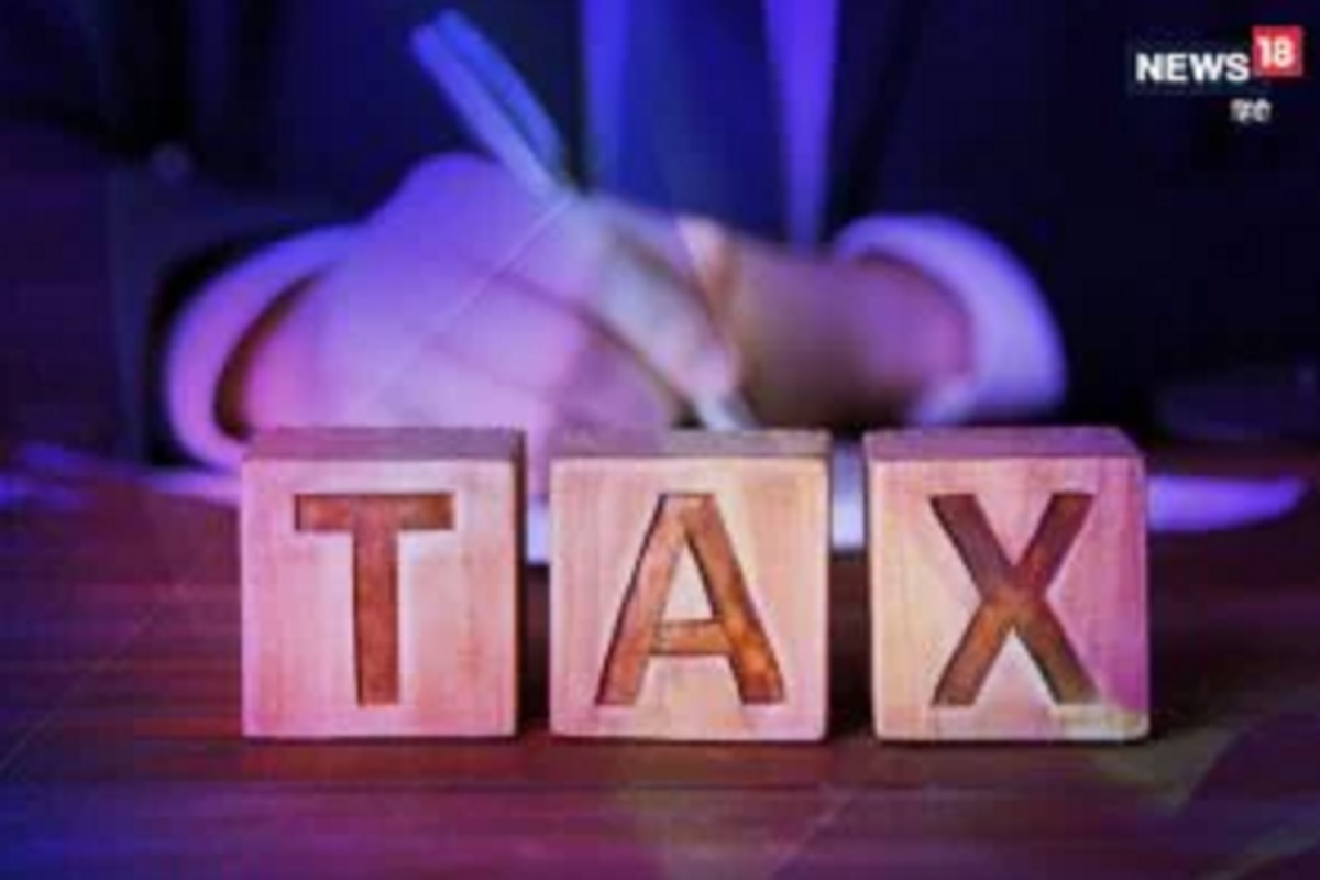 विवाद से विश्वास या योजनेतंर्गत घोषणापत्र दाखल करण्याची अंतिम मुदत 31 मार्चपर्यंत आहे. प्रलंबित योजनांचं निराकरण करणं हा या योजनेचा उद्देश आहे. सर्व न्यायालयांमध्ये थेट कराशी संबंधित 9.32 लाख कोटी रुपयांचे 4.83 लाख खटले प्रलंबित आहेत. त्यांना व्याज आणि दंडावर पूर्णपणे सूट आहे.