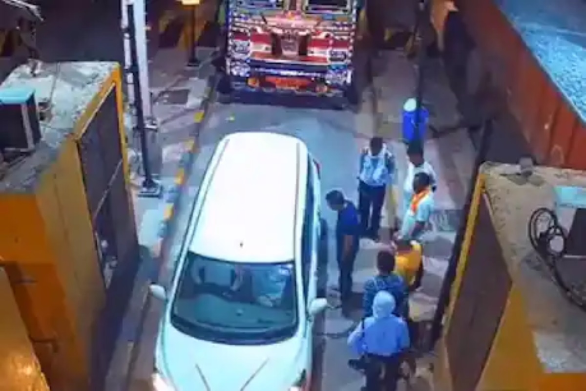 टोल न देताच जात होते न्यायाधीश; मॅनेजरनं शिकवला कायदा, VIDEO VIRAL