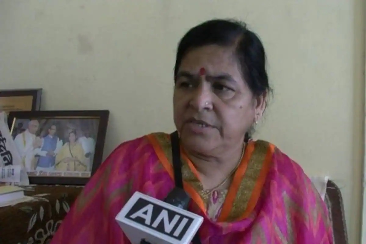 Ripped Jeans: तीरथ सिंहांनंतर भाजपच्या महिला मंत्र्याचं विधान; म्हणाल्या, 'फाटलेले कपडे..'