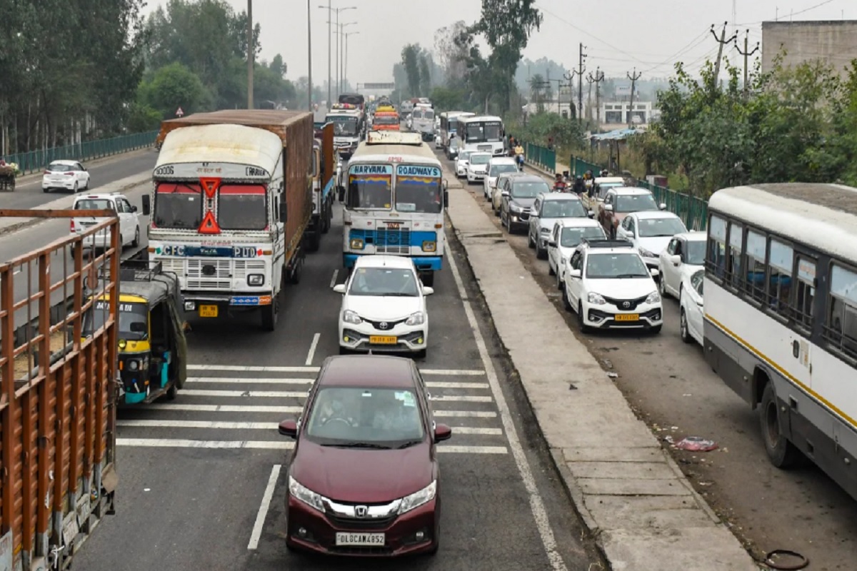 आता जुन्या वाहनांच्या RC रिन्यूवलसाठीचा खर्च अनेक पटीने वाढणार; असा आहे सरकारचा प्लॅन