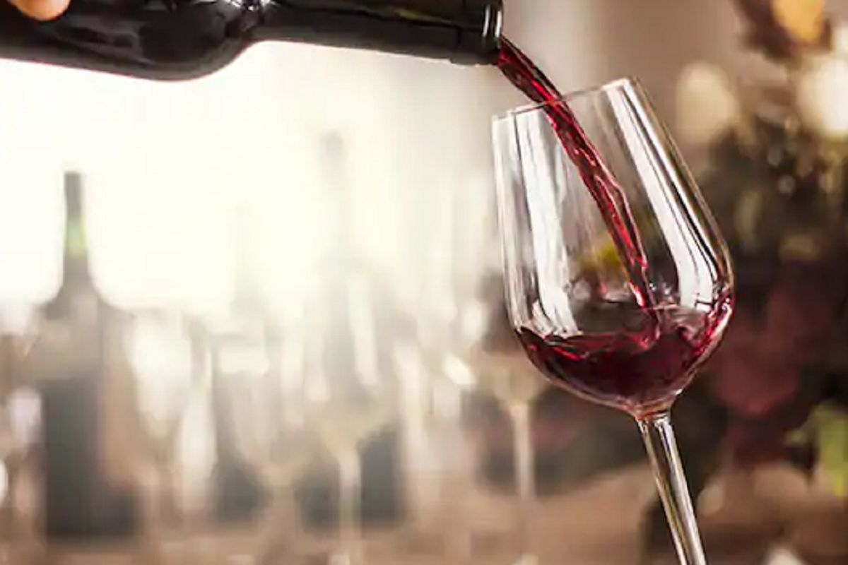 आता राज्यात किराणा दुकानं आणि सुपर मार्केट्समध्येही मिळणार वाइन; येणार नवं धोरण