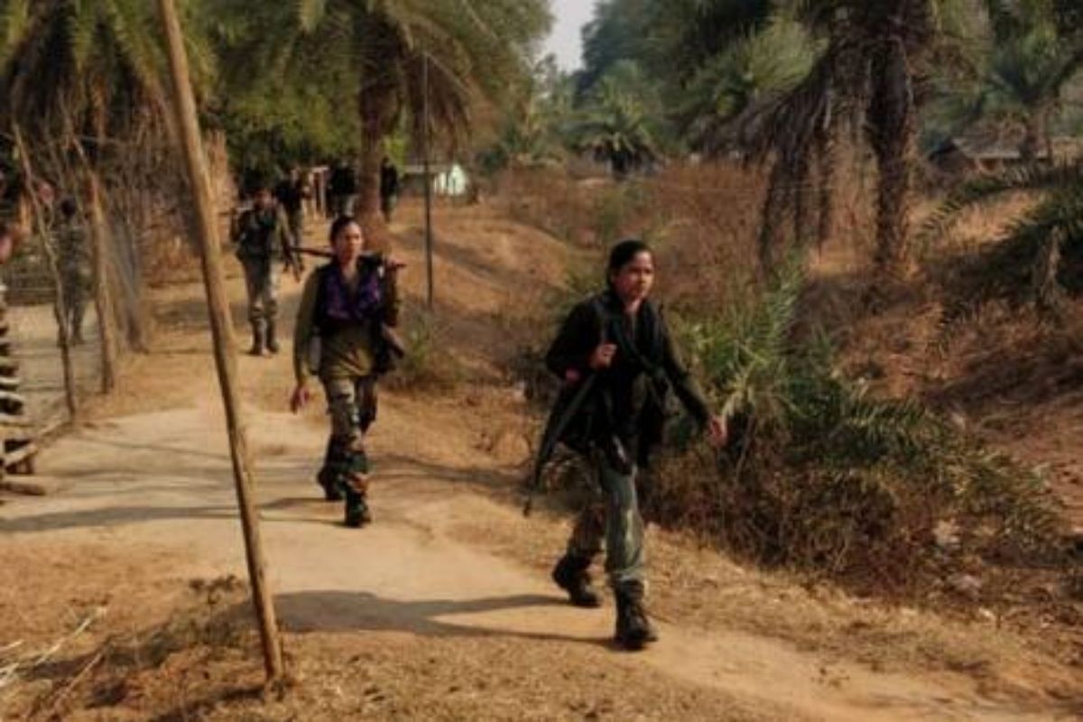 नक्षलवाद्यांच्या गोटात महिला कमांडोंची धडक कारवाई; नक्षली स्मारक केला उद्ध्वस्त, पाहा रोमांचक VIDEO