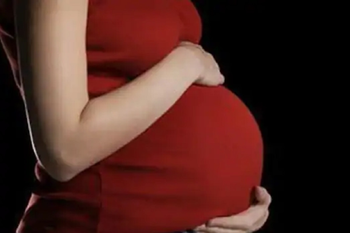 गे असणाऱ्या भावाला पिता बनवण्यासाठी बहिणीनेच केली मदत, स्वतः दिला बाळाला जन्म