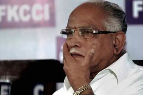 Karnataka Chief Minister BS Yediyurappa offered to resign: कर्नाटकचे मुख्यमंत्री बी. एस. येडियुरप्पा  मुख्यमंत्रीपदाचा राजीनामा देणार असल्याच्या बातमीनं जोर धरला आहे. 