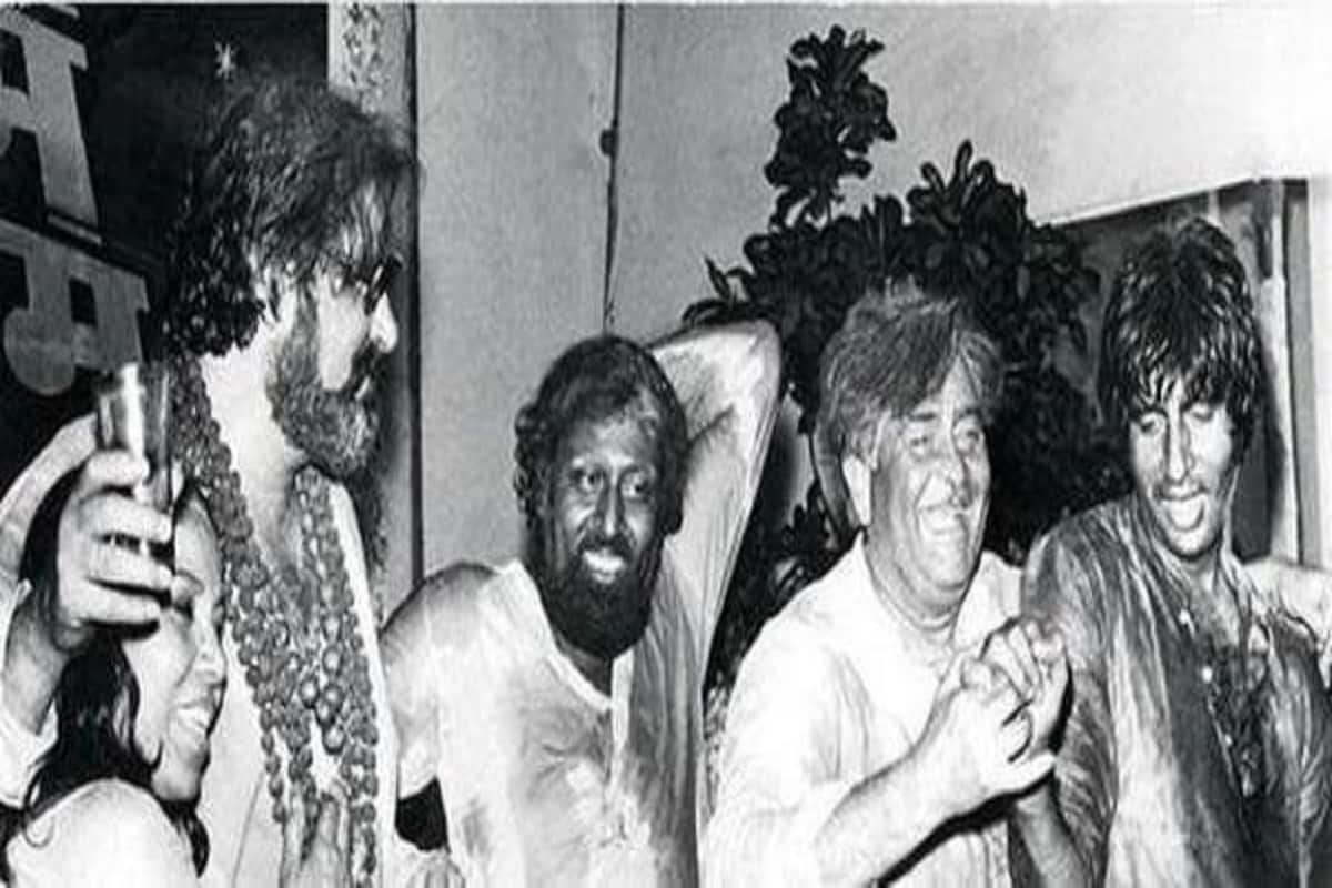 बॉलीवूड मधील ज्येष्ठ अभिनेता राज कपूर यांची रंगपंचमी खूपच प्रसिद्ध आहे. पृथ्वीराज कपूर यांनी सुरु केलेली ही प्रथा पुढे राज कपूर यांनी मोठ्या उत्साहाने जपली. बॉलीवूड मधील ज्येष्ठ अभिनेता राज कपूर यांची रंगपंचमी खूपच प्रसिद्ध आहे. पृथ्वीराज कपूर यांनी सुरु केलेली ही प्रथा पुढे राज कपूर यांनी मोठ्या उत्साहाने जपली.