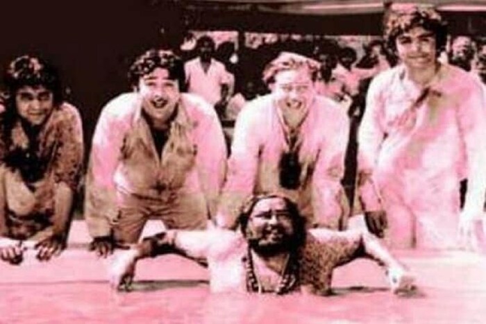 त्याचबरोबर शम्मी कपूर, रणधीर कपूर, राज कपूर, ऋषी कपूर या सर्वच कपूर कुटुंबाचं एकमेकांवर असणारं प्रेम सुद्धा बघायला मिळत असे.