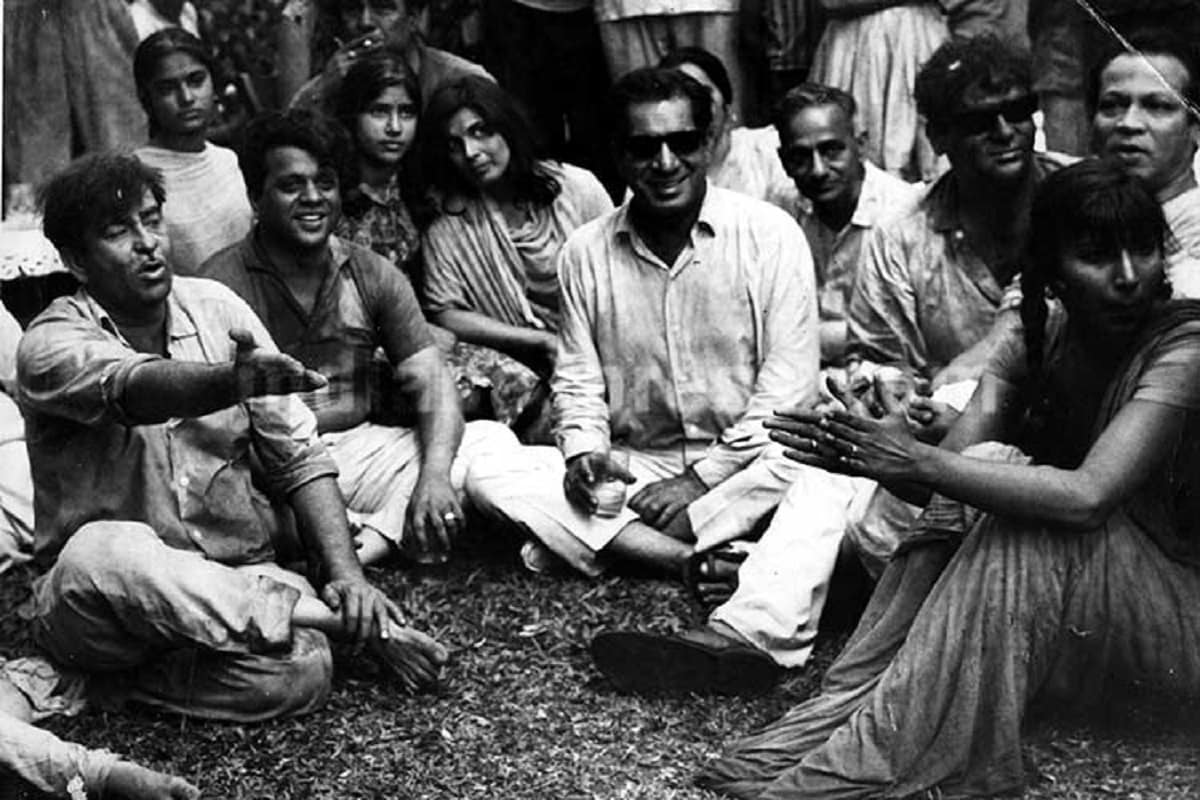 या कार्यक्रमामध्ये राज कपूर स्वतः खूपचं उत्साहाने सहभागी होतं असतं. आणि इतरांनाही सहभागी करून घेतं असत. या कार्यक्रमामध्ये राज कपूर स्वतः खूपचं उत्साहाने सहभागी होतं असतं. आणि इतरांनाही सहभागी करून घेतं असत.