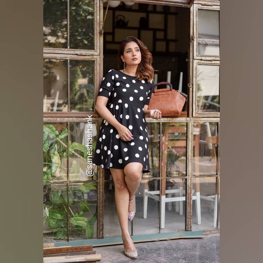 नुकतंच रुपालीने स्वतःच्या वाढदिवसाला स्वतःलाच एक कार गिफ्ट केली होती आणि तिचे फोटोसुद्धा इन्स्टाग्रामवर पोस्ट केले होते.