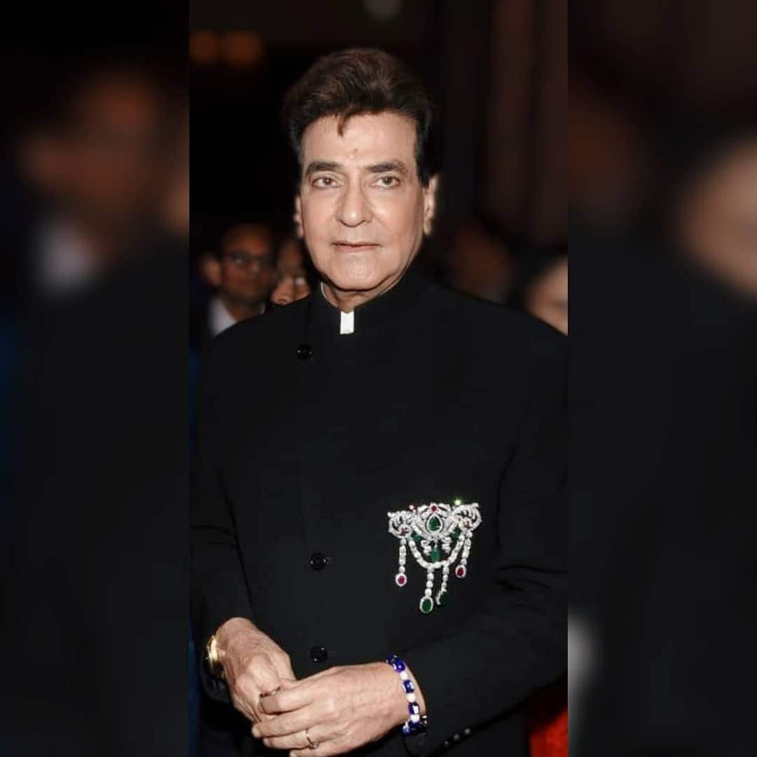 गीत गाया पत्थरों ने' या चित्रपटावेळी जितेंद्र यांनी संवाद बोलण्यासाठी तब्बल 30 वेळा रिटेक घेतला होता. मात्र तरीसुद्धा त्यांची या चित्रपटासाठी निवड करण्यात आली होती. गीत गाया पत्थरों ने' या चित्रपटावेळी जितेंद्र यांनी संवाद बोलण्यासाठी तब्बल 30 वेळा रिटेक घेतला होता. मात्र तरीसुद्धा त्यांची या चित्रपटासाठी निवड करण्यात आली होती.