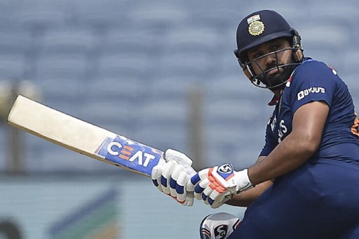 भारताचा रोहित शर्मा (Rohit Sharma) या यादीत तिसऱ्या क्रमांकावर आहे. मुंबई इंडियन्सचा कर्णधार असलेल्या रोहित शर्माने 18 वेळा मॅन ऑफ द मॅच जिंकलं आहे. 