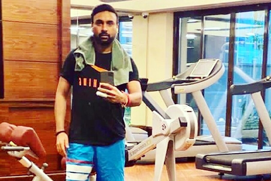 दिल्ली कॅपिटल्सकडून खेळणारा लेग स्पिनर अमित मिश्रा (Amit Mishra) सर्वाधिक विकेट घेणाऱ्यांमध्ये दुसऱ्या क्रमांकावर आहे. अमित मिश्राने 150 मॅचमध्ये 160 विकेट घेतल्या आहेत. अमित मिश्राने एकदा मॅचमध्ये 5 विकेट घेतल्या आहेत. 