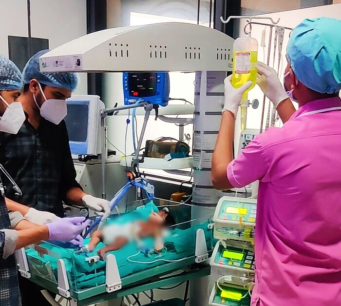 अमरोली भागातील एका 30 वर्षीय महिलेला 1 एप्रिल रोजी डिलिव्हरीसाठी डायमंड रुग्णालयात भरती करण्यात आलं होतं आणि त्याच दिवशी महिलेने चिमुकलीला जन्म दिला. 