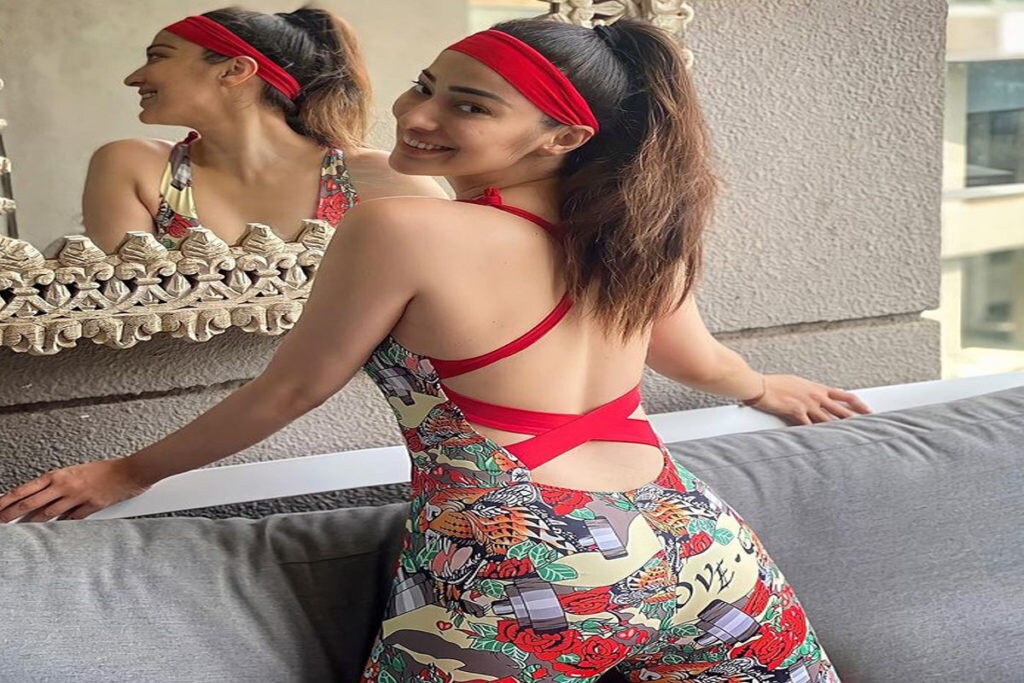 अद्यापही कोणालाच समजलं नाही की त्यांच्यातील नात का तुटलं होतं ? मात्र राय लक्ष्मीने बऱ्याचवेळा म्हटलं आहे की धोनीसोबत नातं ही तिची सर्वात मोठी चूक होती. अद्यापही कोणालाच समजलं नाही की त्यांच्यातील नात का तुटलं होतं ? मात्र राय लक्ष्मीने बऱ्याचवेळा म्हटलं आहे की धोनीसोबत नातं ही तिची सर्वात मोठी चूक होती.
