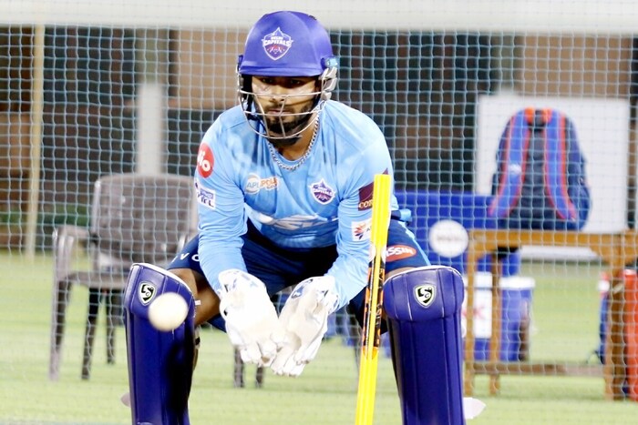  पंतनं दिल्लीचा नियमित कॅप्टन श्रेयस अय्यरला (Shreyas Iyer) मागं टाकलं आहे. अय्यर दुखापतीमुळे या सिझनमधून बाहेर आहे. (Twitter)