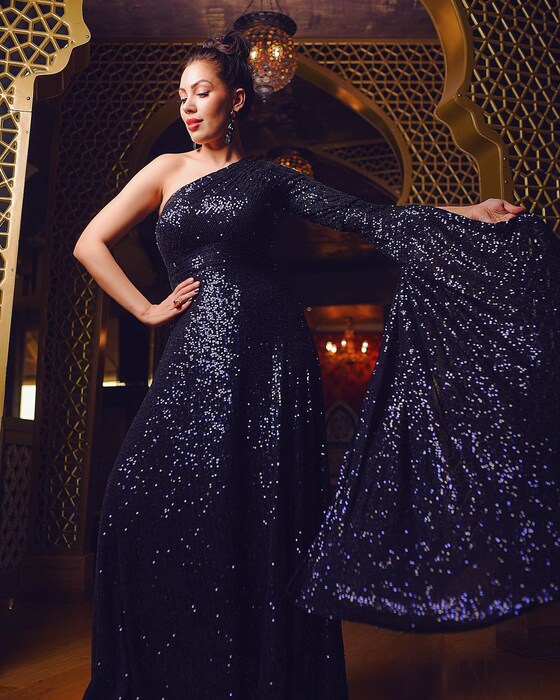 2004 साली आलेल्या 'हम सब बाराती' या मालिकेतून तिने अभिनय क्षेत्रात पदार्पण केलं होत.