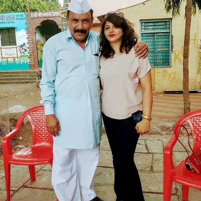 तर कधी-कधी रेखा या अण्णांना सेटवर सुद्धा जाऊन भेट देतात.