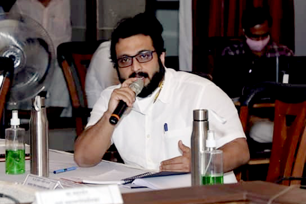 पवार साहेबांचा आशिर्वाद डोक्यावर आहे म्हणून उद्धव ठाकरे मुख्यमंत्रिपदावर, अमोल कोल्हेंचं मोठं विधान