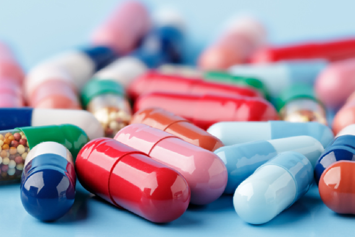 कर्जाचे पैसे मागितले म्हणून कोरोनाचं औषध सांगून दिलं विष; कुटुंबातल्या तिघांचा मृत्यू, एक गंभीर