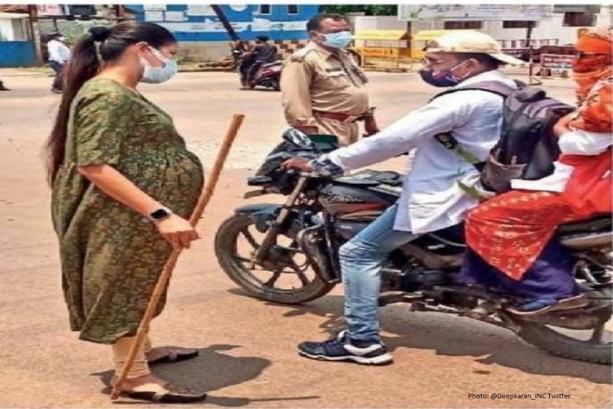 खाकी वर्दीला सलाम! ना कोरोनाची भीती ना लक्षलवाद्यांची; Corona संकटात गरोदर महिला DSP थेट रस्त्यावर