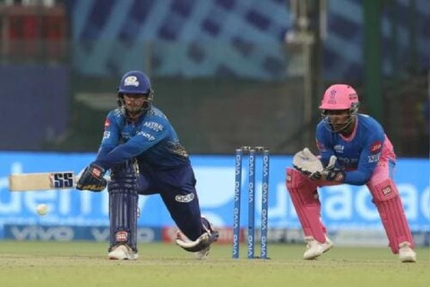 पाच वेळा आयपीएल स्पर्धा जिंकणारी मुंबई इंडियन्सची (MI) टीम पुन्हा एकदा विजयाच्या ट्रॅकवर परतली आहे.  मुंबई इंडियन्सनं राजस्थान रॉयल्सचा (RR) 7 विकेट्सनं  पराभव केला.