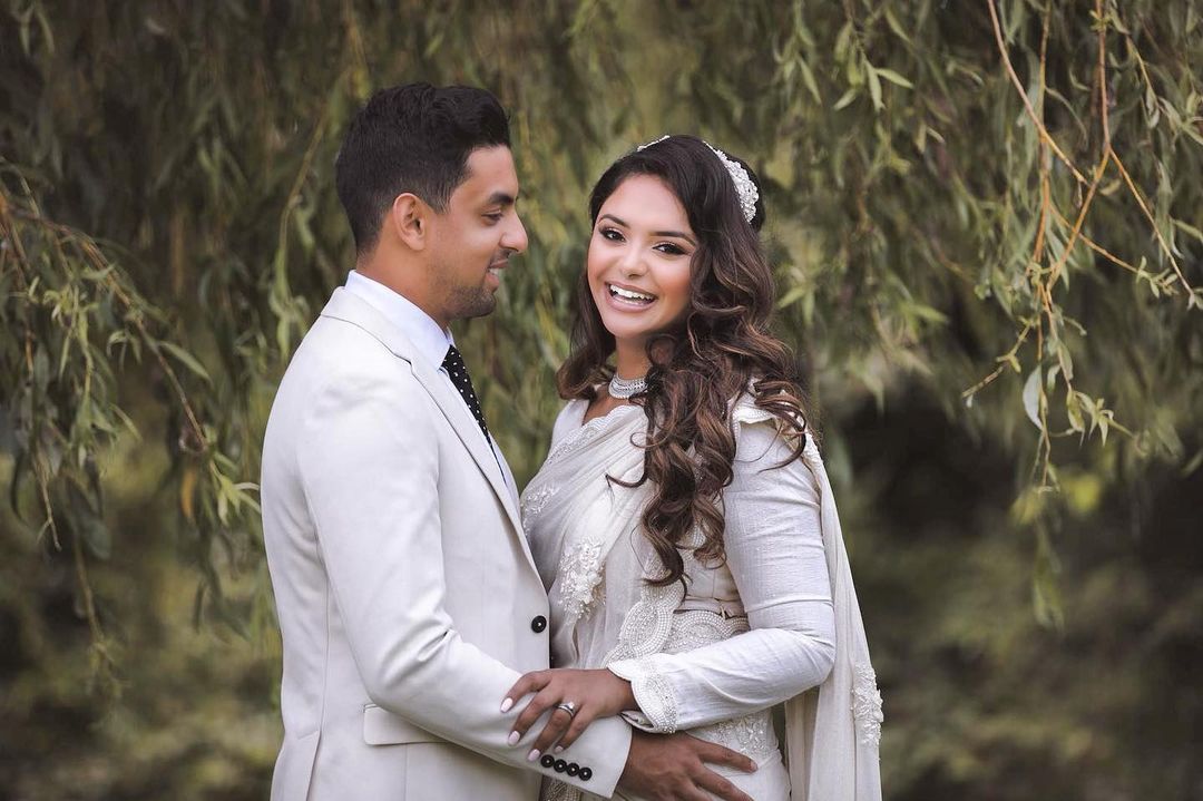 तिनं बेबी बंप फोटो शूटच्या माध्यमातून चाहत्यांना ही आनंदाची बातमी दिली आहे.