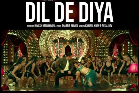 ‘दिल दे दिया’ या गाण्यात अभिनेता सलमानसोबत अभिनेत्री जॅकलिन फर्नांन्डिज (Jackline Fernandez) झळकणार आहे. नुकतच गाण्याचं टिझर लाँच (Dil de diya teaser out) झालं आहे. 