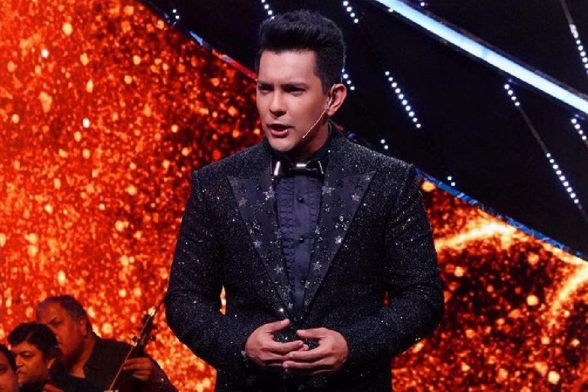 VIDEO: 'भाऊ समजून माफ करा', त्या वादग्रस्त वक्तव्यानंतर आदित्य नारायणने मागितली अलिबागकरांची माफी