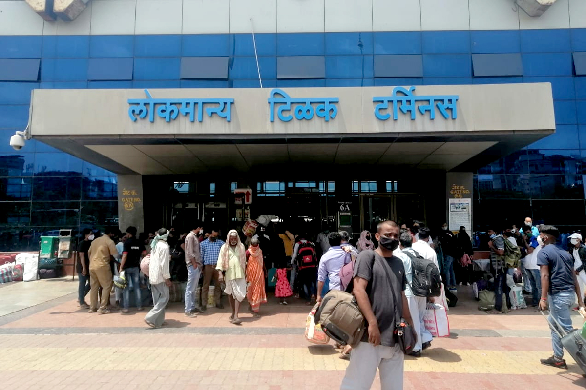 गड्या आपला गावचं बरा! Lockdown च्या शक्यतेमुळे गावी परतणाऱ्यांची संख्या वाढली, रेल्वे फुल