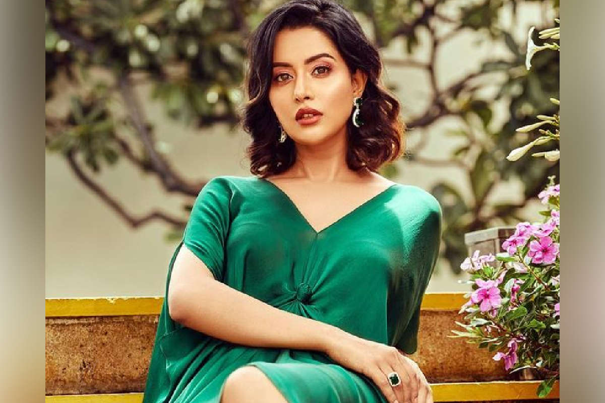 'यात माझी काय चूक'; संतापलेल्या डॉक्टरनं अभिनेत्रीवर ठोकला मानहानीचा दावा