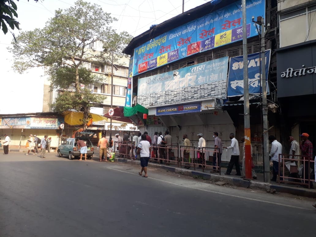 पहिल्या टप्प्यात जिथं पॉझिटिव्हिटी रेट 5 टक्के आणि 25 टक्क्यांपेक्षा कमी ऑक्सिजन बेड भरलेले आहेत, तिथं लॉकडाऊन राहणार नाही. पहिल्या टप्प्यात जिथं पॉझिटिव्हिटी रेट 5 टक्के आणि 25 टक्क्यांपेक्षा कमी ऑक्सिजन बेड भरलेले आहेत, तिथं लॉकडाऊन राहणार नाही.
