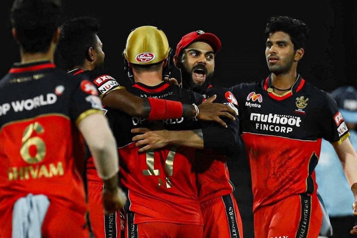 IPL 2021: 6 बॉलमध्ये बदललं मॅचचं चित्र, थरारक लढतीमध्ये विराट कोहलीच्या टीमचा विजय