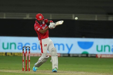 पंजाब किंग्जची (Punjab Kings) या स्पर्धेतील (IPL 2021) निराशाजनक कामगिरी सुरुच आहे. हैदराबाद विरुद्धच्या मॅचमध्ये केएल राहुलसह पंजाबच्या टॉप ऑर्डर्सनं निराशा केली.