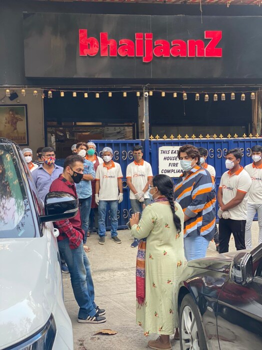 भाईजाननं केलेल्या या मदतीसाठी त्याची सर्वत्र स्तुती केली जाते. दरम्यान त्यानं अशीच लोकांची मदत करावी अशीही विनंती त्याला केली जात आहे.